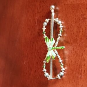 Dragonfly Lillarose flexi hair clip. Gild clip with green gems.
